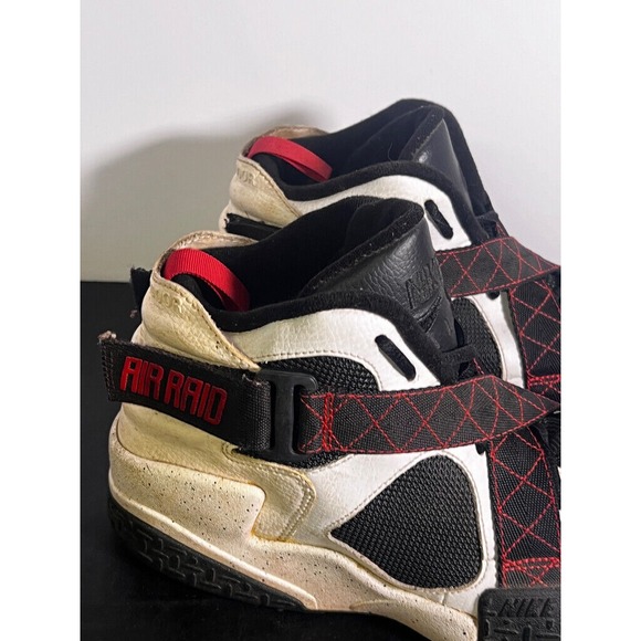 Athletic_Shoes